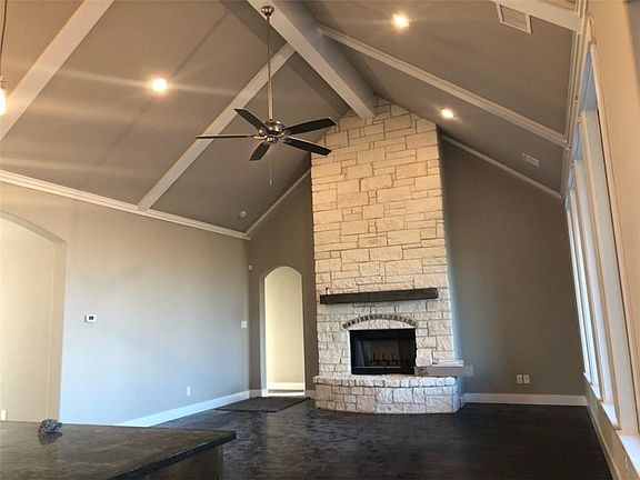 3rd image of 113 Vail Ln