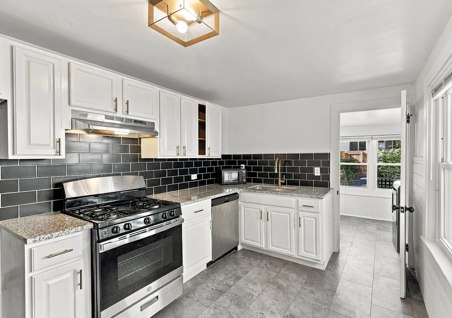 Spacious 3-Bedroom with 1.5 Bathrooms — Photo 4