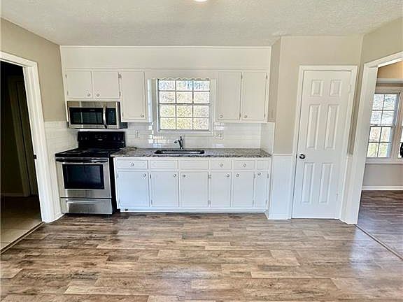 4th image of 501 Lee Byrd Rd