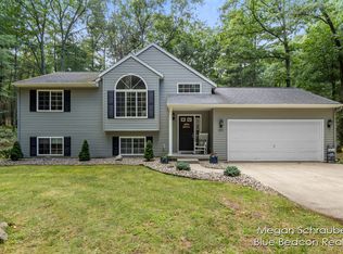 6335 Iroquois Rd, Pentwater, MI 49449