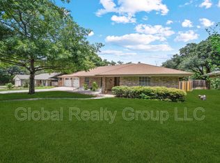 6015 Windhaven Dr, Windcrest, TX 78239