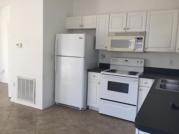 3rd image of 5448 Kensington St