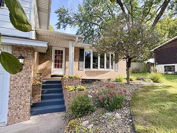 2nd image of 1057 N 31st Pl