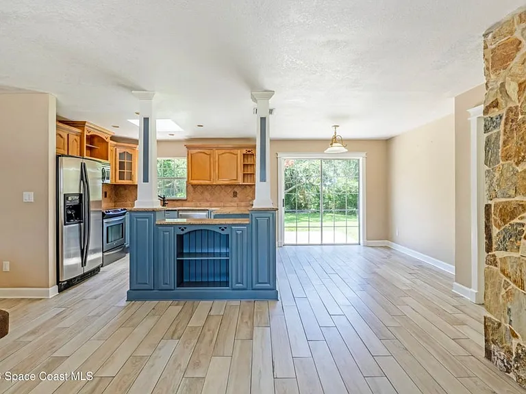 317 Surf Dr — Photo 9