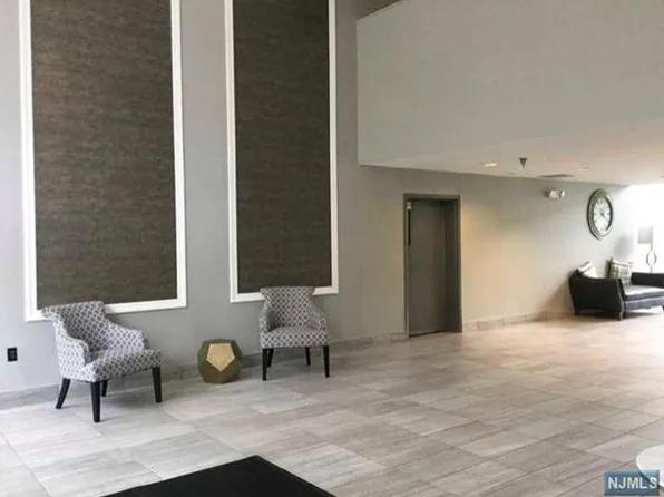1111 River Rd, Edgewater, NJ 07020