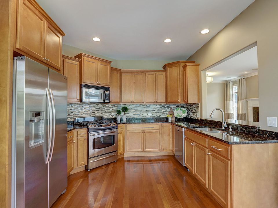 2nd image of 903 S Plum Grove Rd #903
