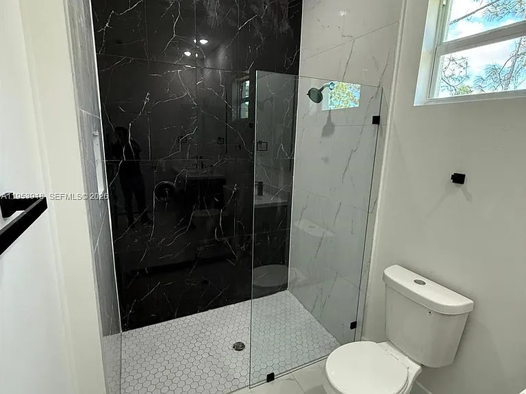 1121 Florence St E — Photo 19
