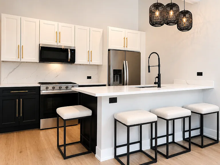 1309 N Rockwell St #2 — Photo 1