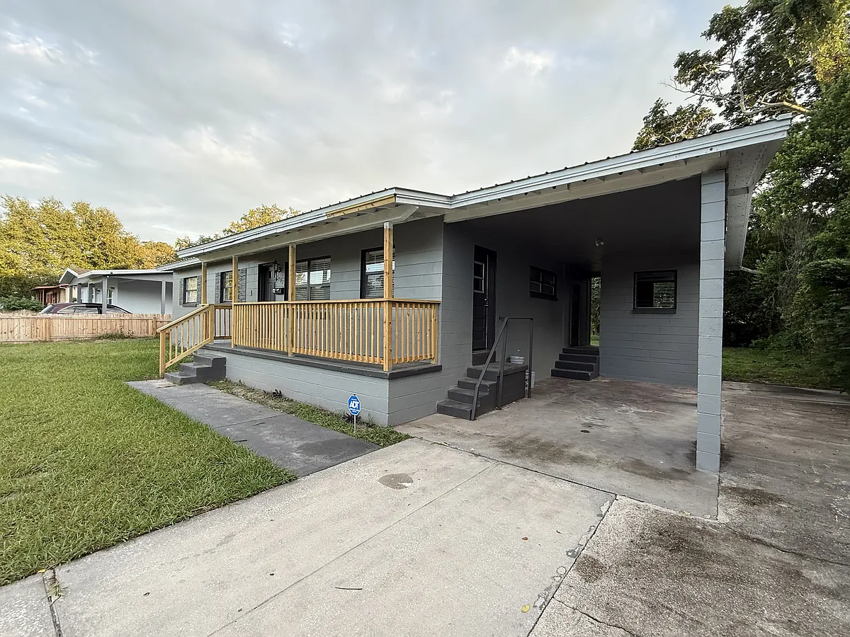 Building Photo - 5702 Meridian Way