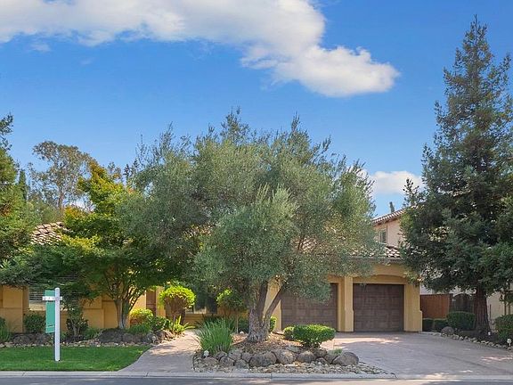 2nd image of 10810 Saint Moritz Cir