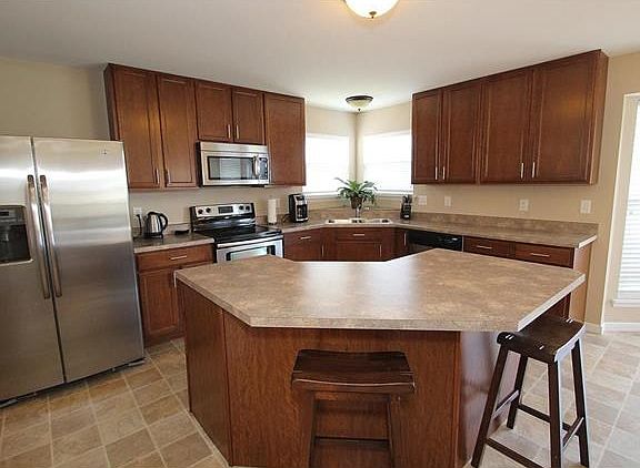 Stainless appliances and the refrigerator stays!
