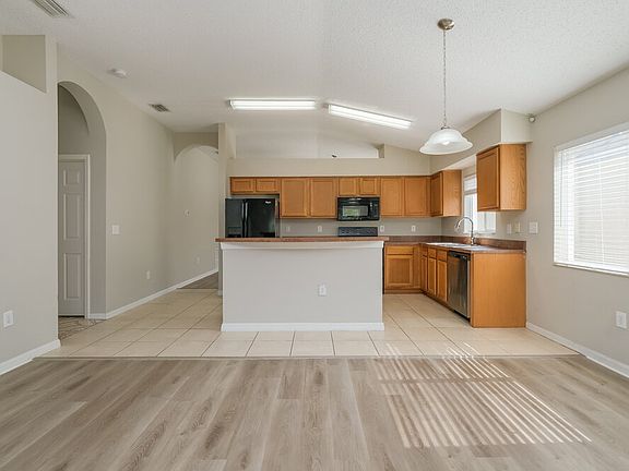 5th image of 3123 Summer House Dr