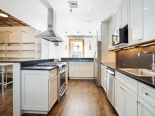 Rented by Sotheby's International Realty | media 30