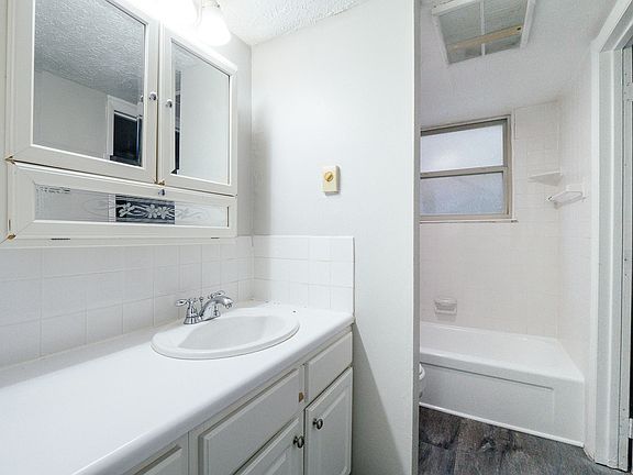 5th image of 3858 Washington Ave #13