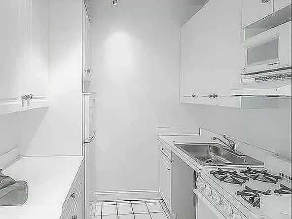 4th image of 338 E 83rd St APT 3A