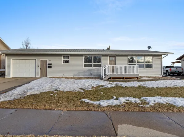 1606 6th St NW, Minot, ND 58703