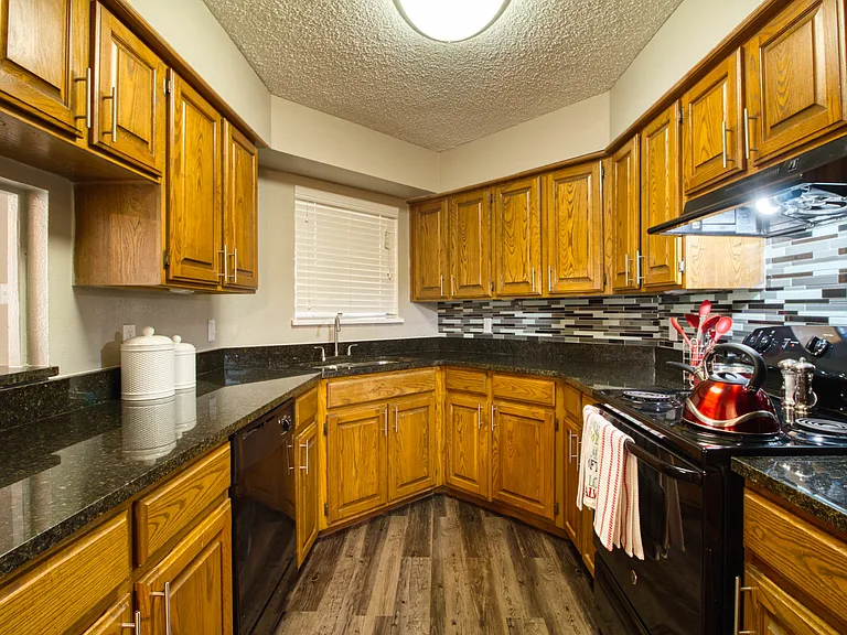4000 HORIZON HILL APARTMENTS — Photo 5
