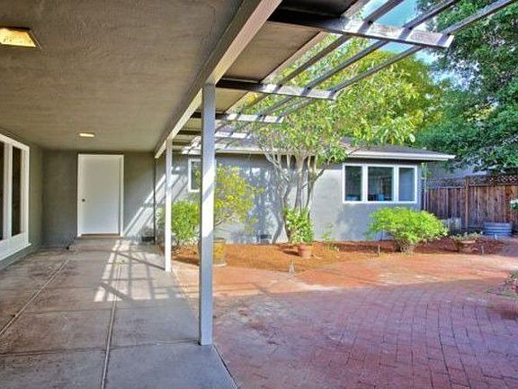 4th image of 647 Glenbrook Dr