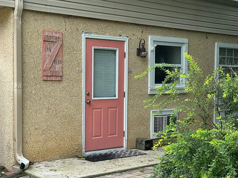 1829 Old Beach Rd #C — Photo 7