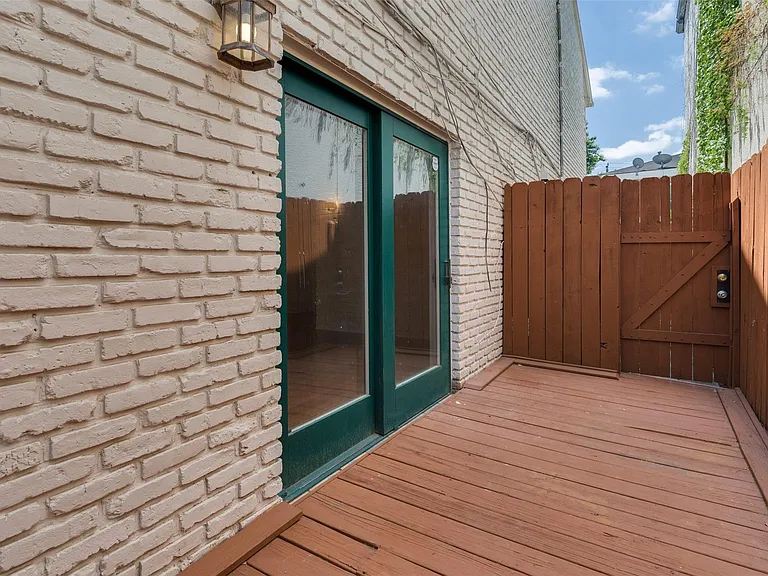 2229 Mimosa Dr #9 — Photo 8