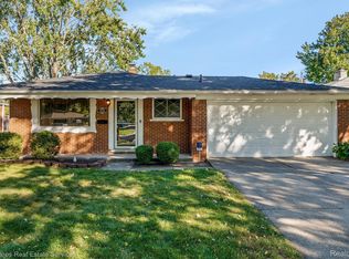 32748 Exeter Dr, Warren, MI 48092