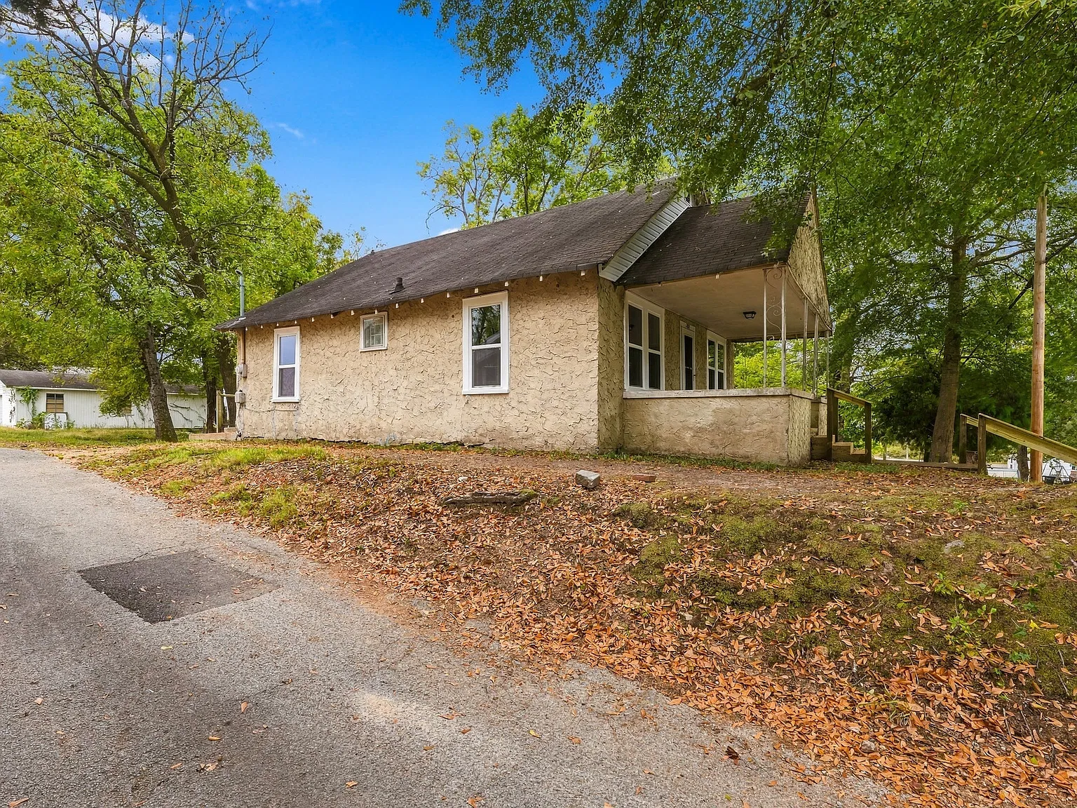 2 bed, 900 sqft, $900 — Photo 2