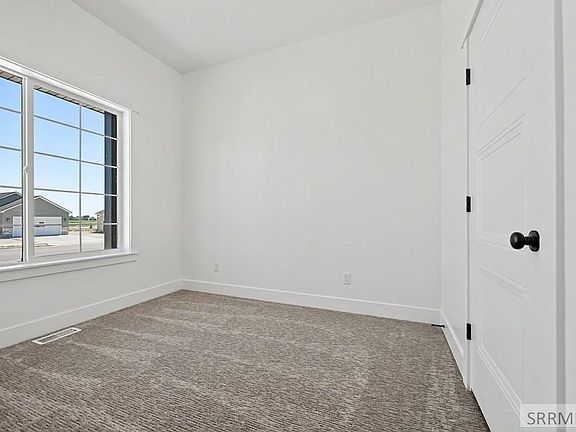 4th image of 932 Montezuma St