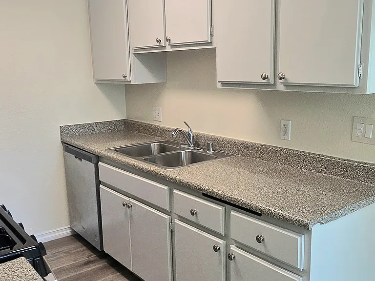 2251 Crenshaw Blvd #6 — Photo 5