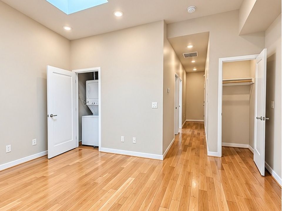 2nd image of 1925 M St NE #1