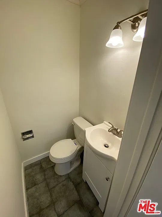 2 bed, 1.5 bath, 1150 sqft, $3,690 — Photo 2