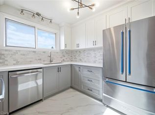 8 Claudette Gate, Hamilton, ON L9B 1T5