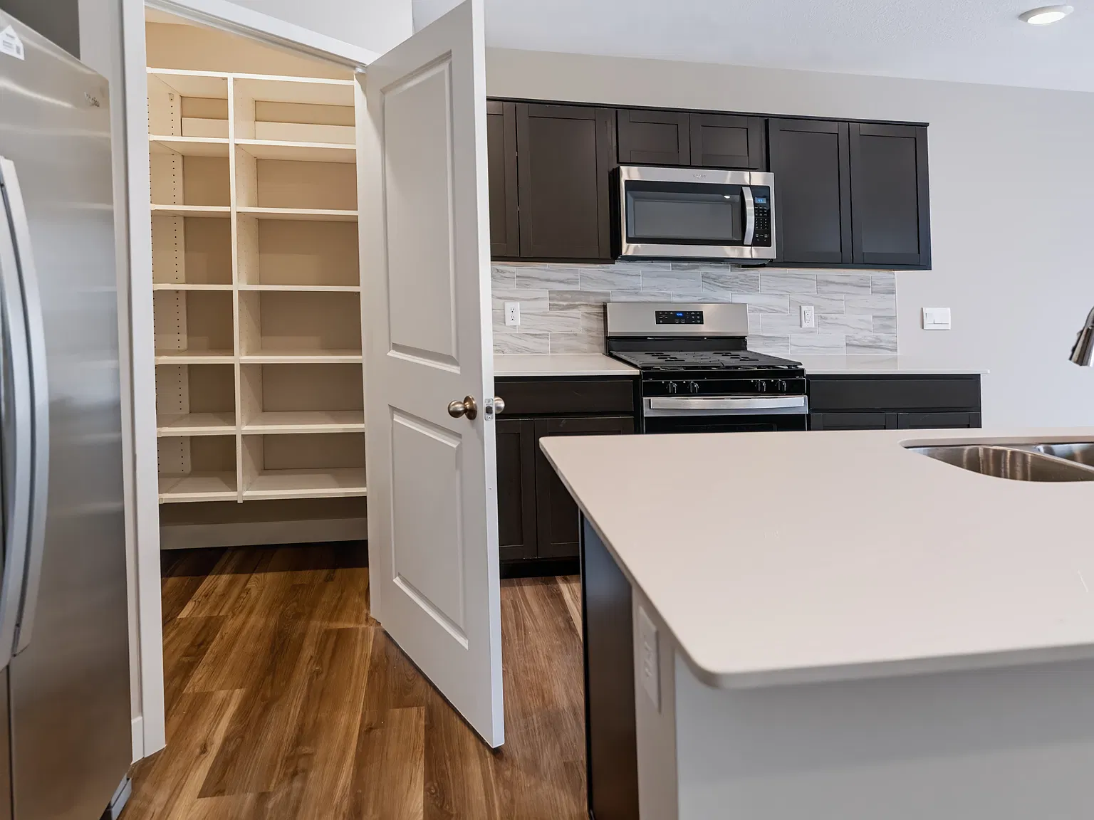 5 bed, 2600 sqft, $2,800 — Photo 4