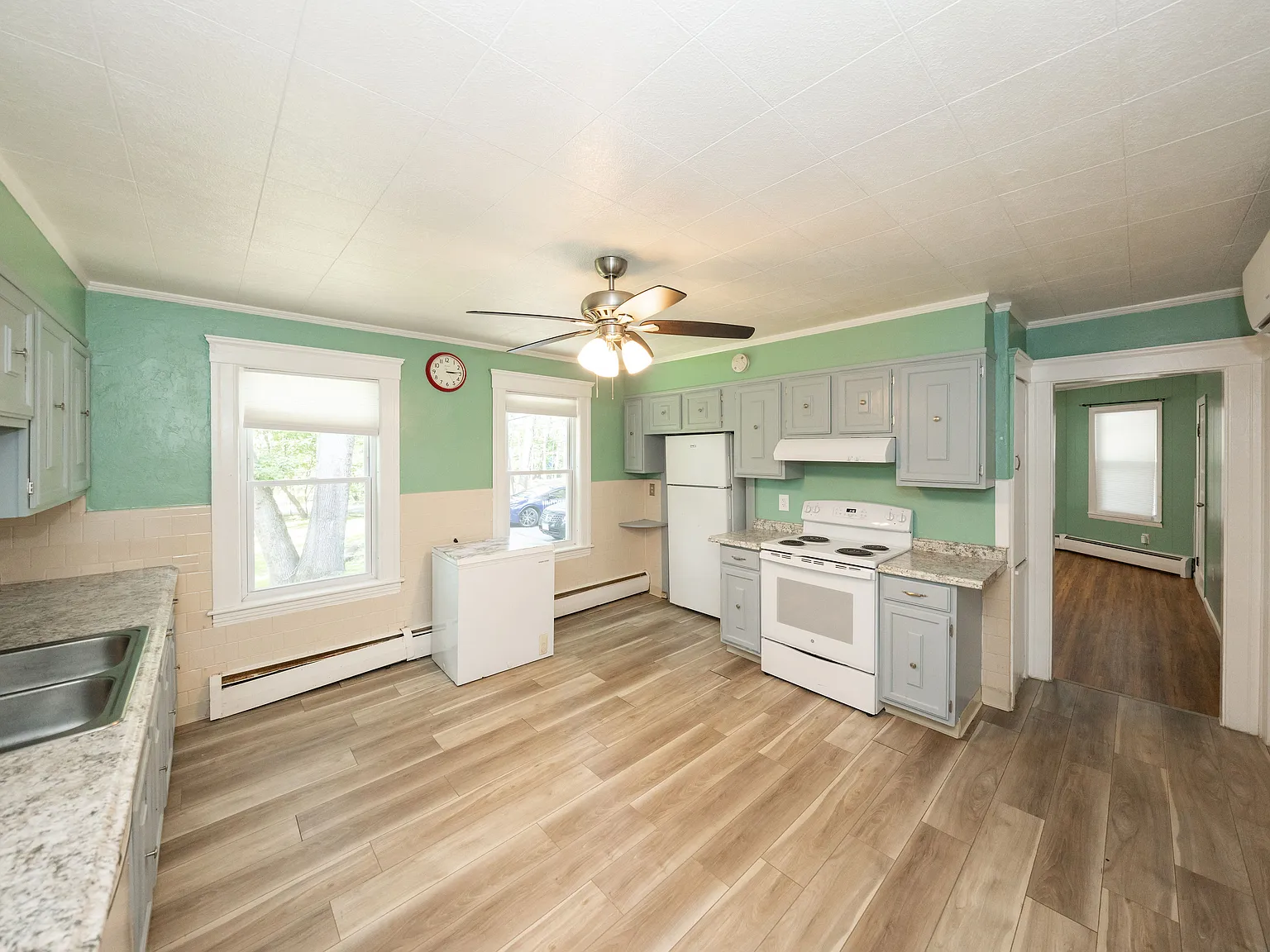 3 bed, 1120 sqft, $2,350 — Photo 2