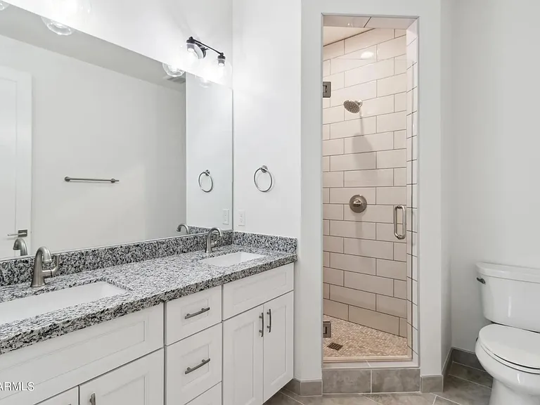 902 W Hazelwood St #B — Photo 16