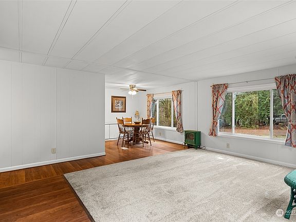 3rd image of 61 E Larchmount