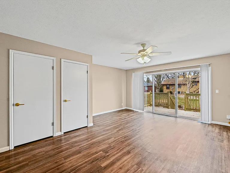 2006 E Lincoln St — Photo 17