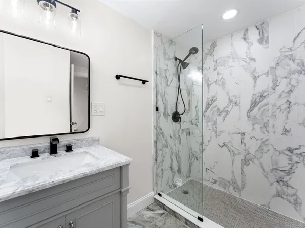 114 Oak Street image 30 of 41