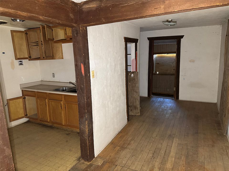 2nd image of 3910 Rodeo Rd
