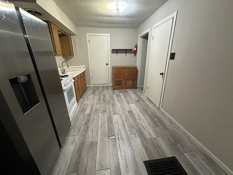 1025 E Washington St #2 — Photo 7