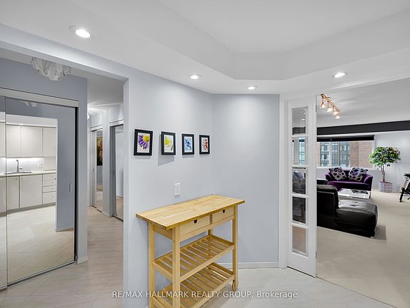 4th image of 151 Bay St #810
