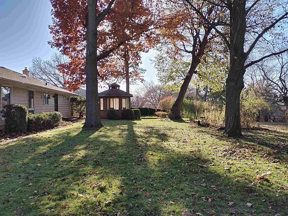 5th image of 426 Laurel Dr