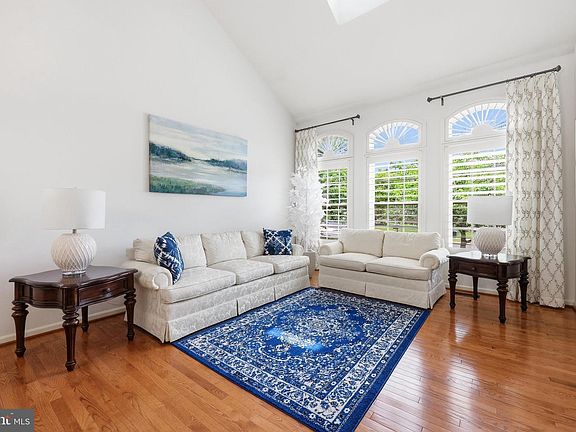 4th image of 10562 Edwardian Ln #125