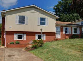 608 8th St, Shenandoah, VA 22849