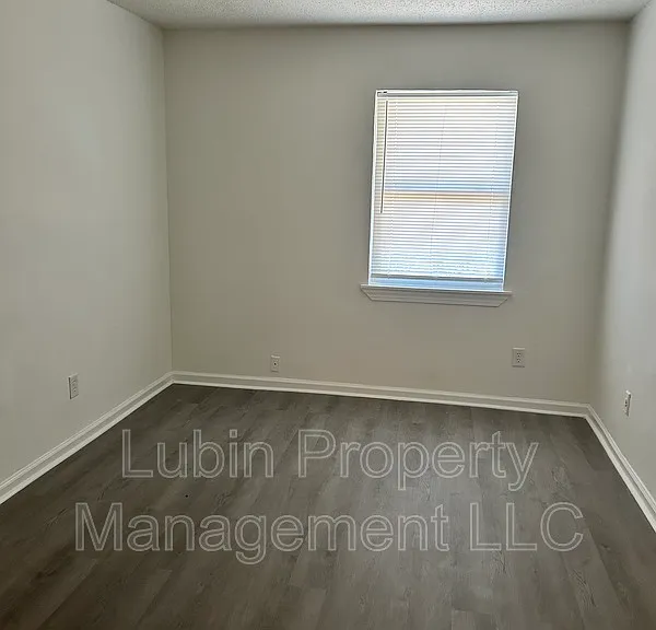 1711 Pendleton St #10 — Photo 4