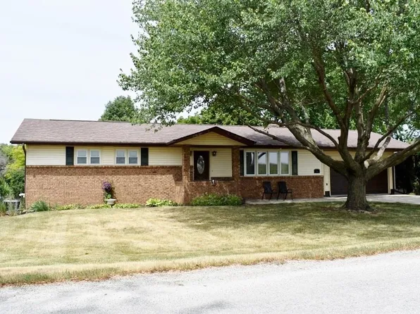 726 8th Ave NE, Oelwein, IA 50662