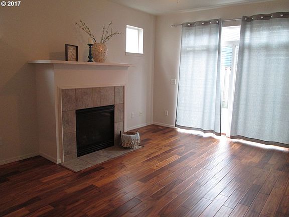 3rd image of 948 SE Marinette Ave