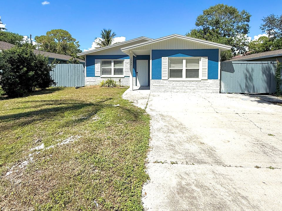 Brand New Home, long & wide driveway to fit up to 4 cars+.