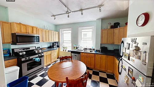 108 Central St Photo 1