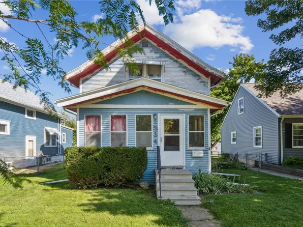 1334 Hinkley Ave NW, Cedar Rapids, IA 52405