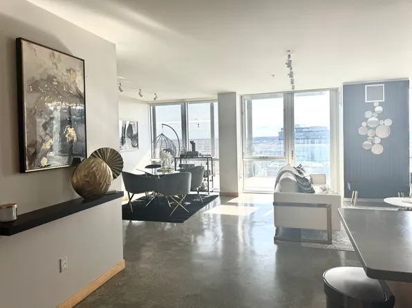 221 E College St, Iowa City, IA